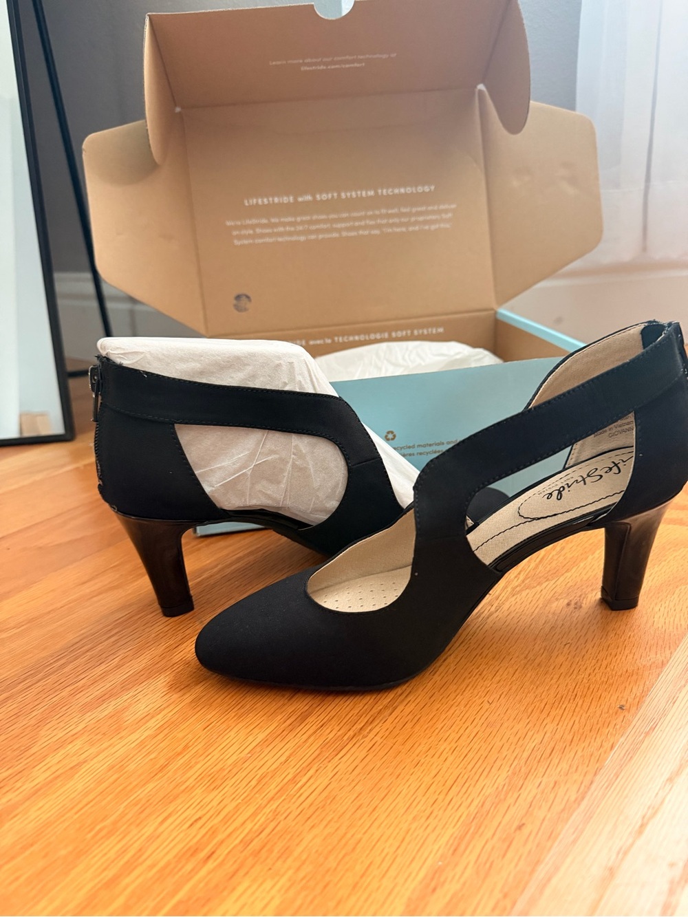 Life Stride Black Cutout Mid Heel Dress Pumps